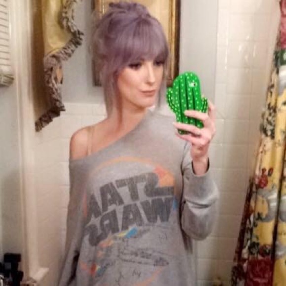 Meet your Posher, Meredith ✨ - Picture 4 of 8